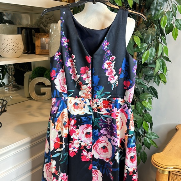 🆕NWOT Tahari Fit & Flare High Low Floral Tea Length Floral Dress, 8 - Picture 4 of 14